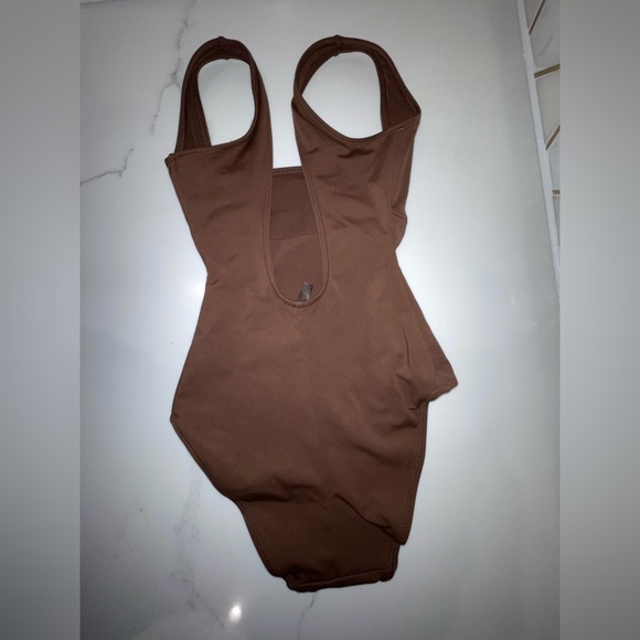NWT Skims Sculpting swim tank one piece - Picture 5 of 7
